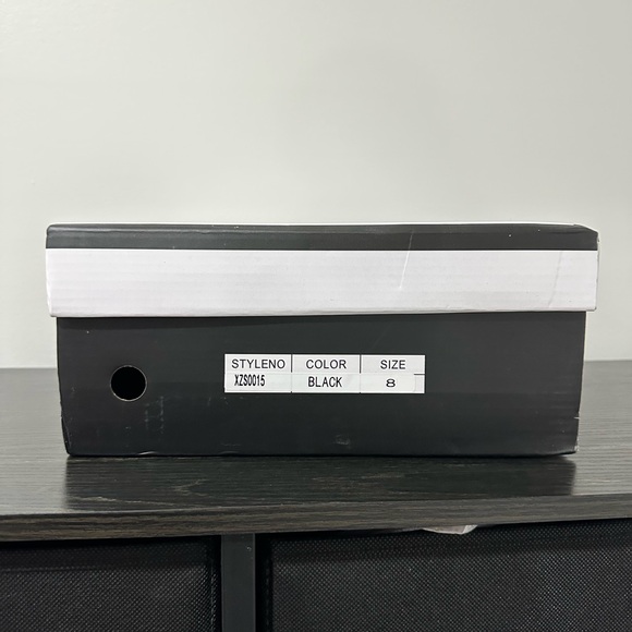 New Heeled Black Boots mid calf - Picture 3 of 4